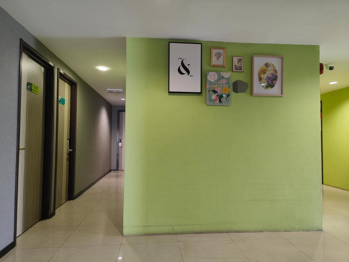 Walk Inn Miri Esterno foto