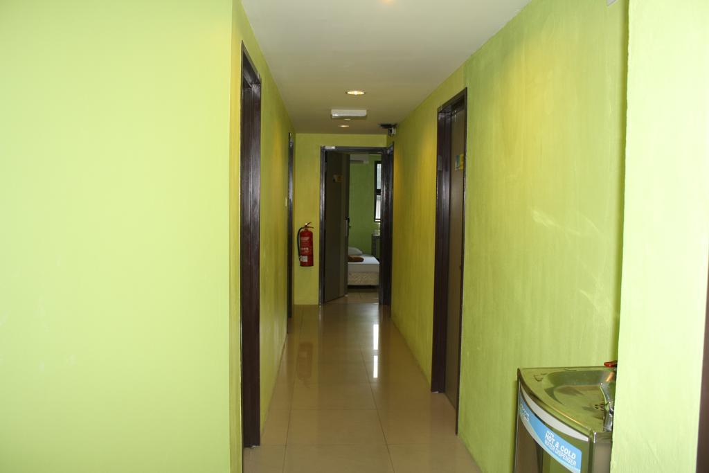 Walk Inn Miri Esterno foto