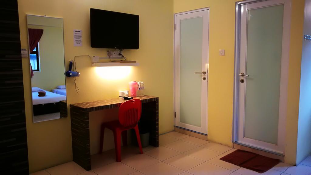 Walk Inn Miri Esterno foto
